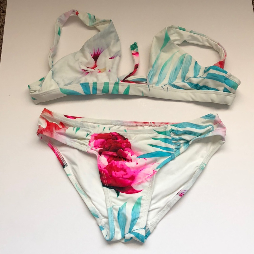 Floral bikini. 6 shore road. Xsmall